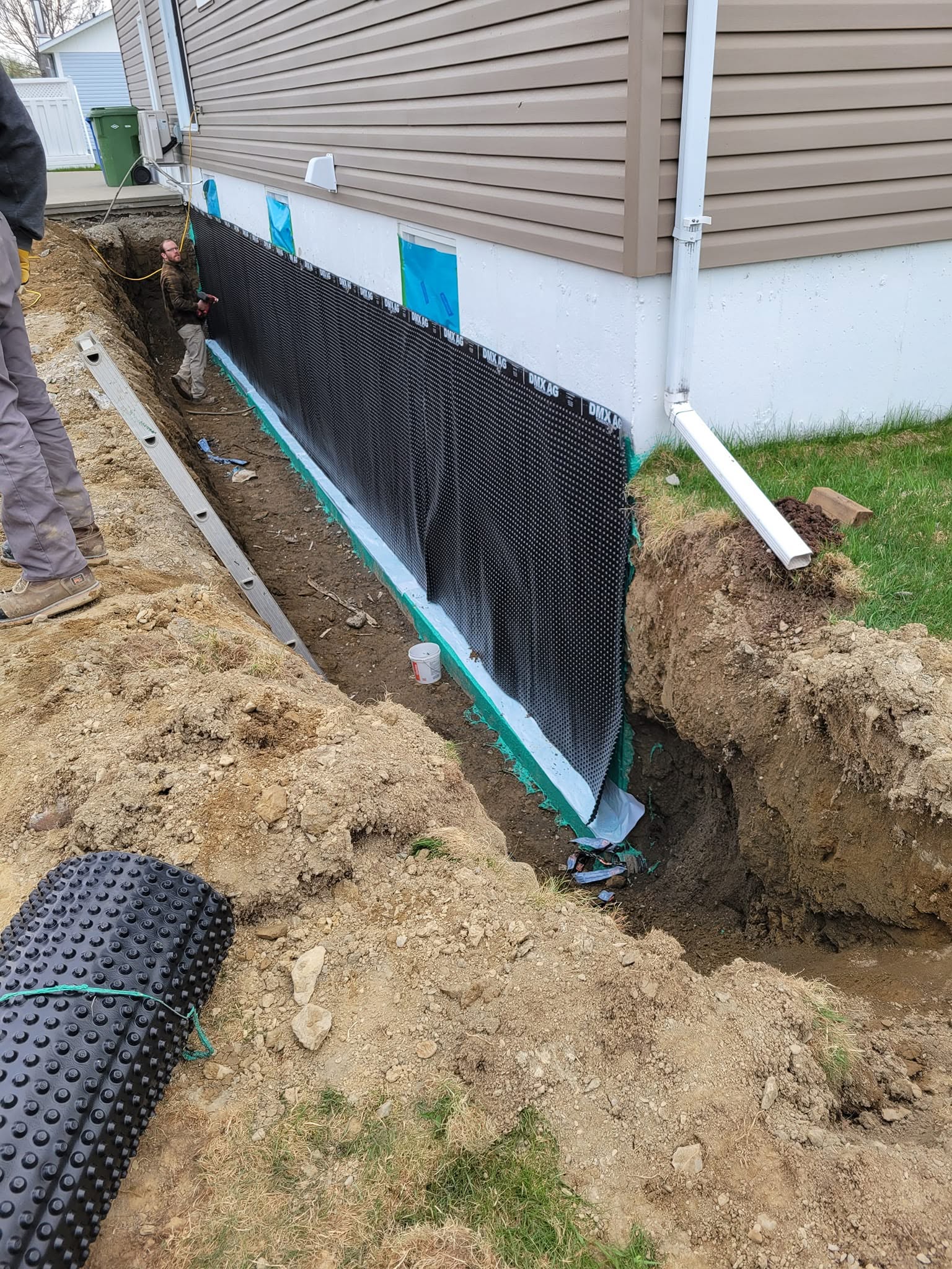 DMX drainage mat applied over waterproofing